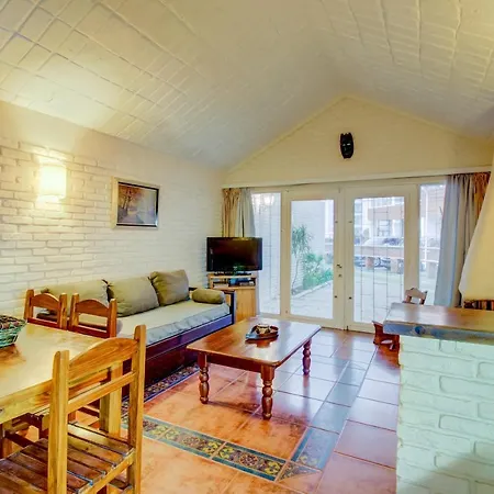 Villa Casa En Playa Brava, Cerca De Los Dedos - Edificio Centurion